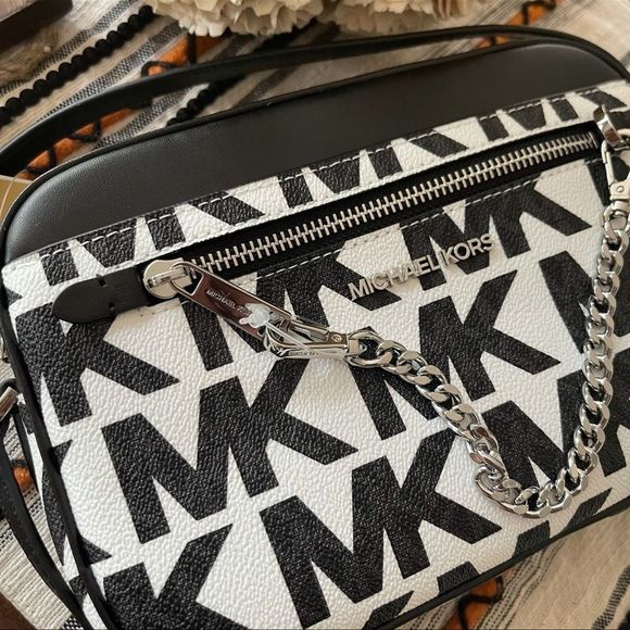 New mk jet set EW crossbody chain 😍 - Picture 10 of 11